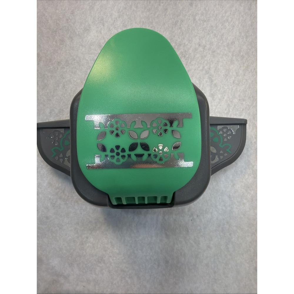 We R Memory Keepers Edge Border Paper Punch Garland 2.5" Crafting New In Box